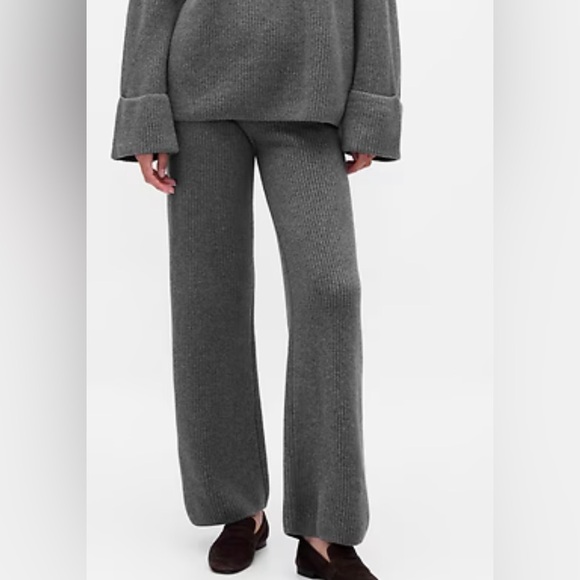 GAP Pants - NWOT Gap CashSoft Shaker Sweater Pants - Size L